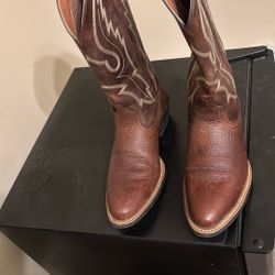 Very Nice Pair Of Ariat Cowboy Boots 