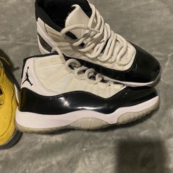 Jordan Shoes (READ DESCRIPTION)