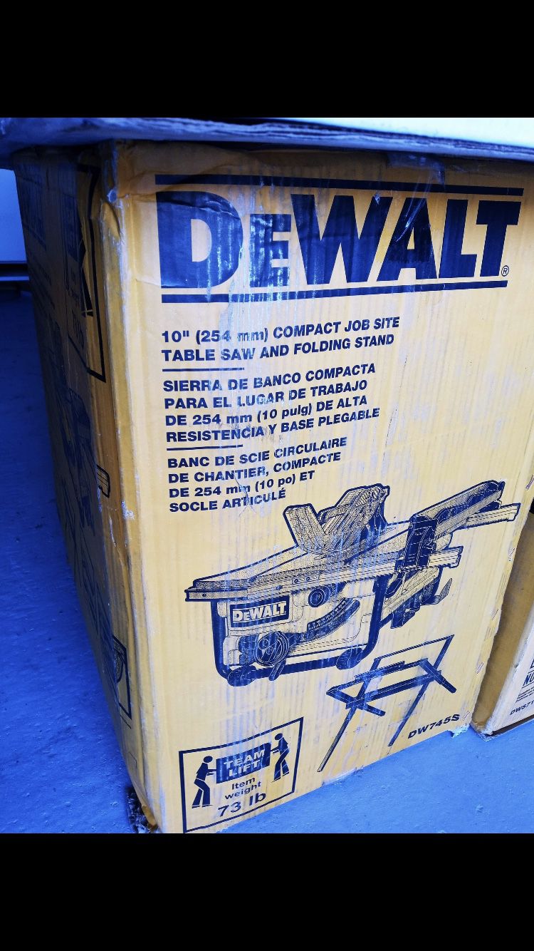 New table saw dewalt never used in box