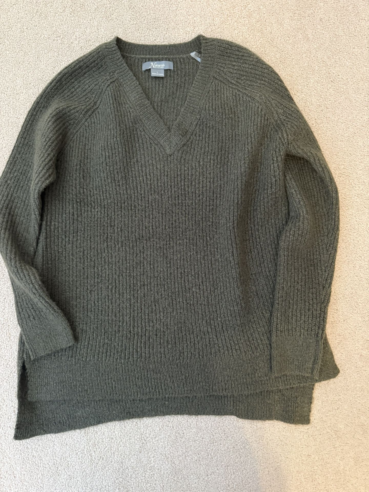 Women’s New V Neck Sweater From Cabellas, Small