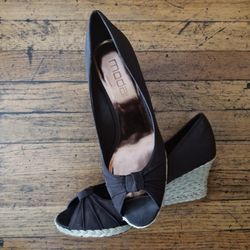 FREE Shoes For Women. Size 9/10
