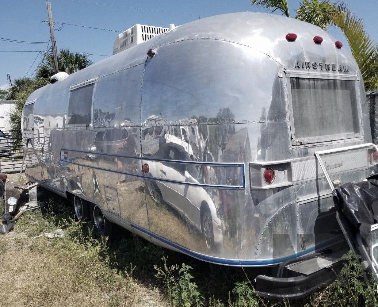 Photo 1967 Airstream Ambassador