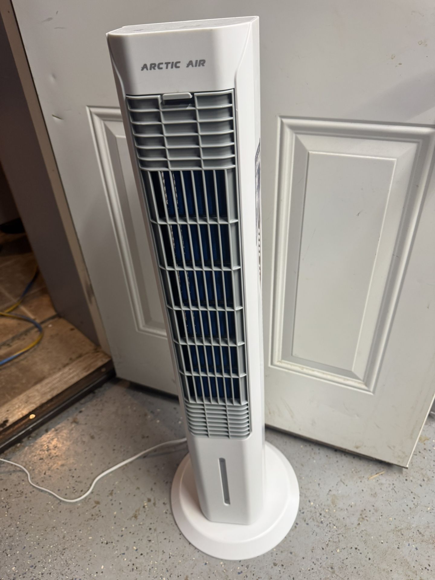 New Arctic Oscillating Air Tower 38”. Works As It Should. Must Pickup