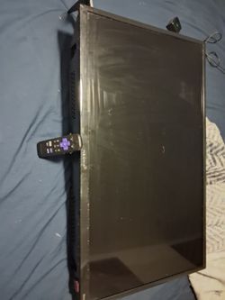 32in INSIGNIA ROKU TV/W REMOTE