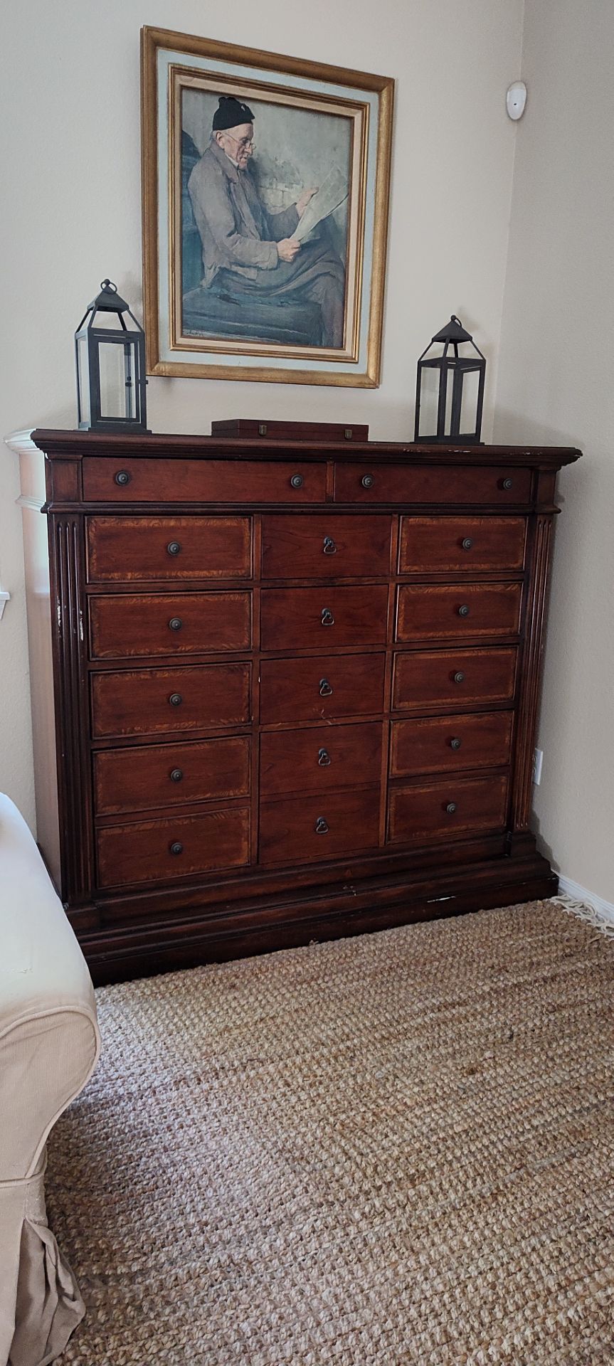 Dresser/chest, tall and wide