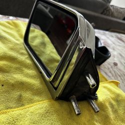 Nissan hardbody side mirror