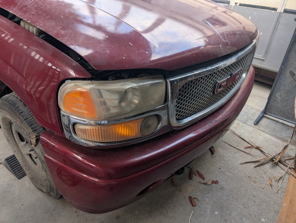 2003 GMC Denali XL Suburban  Parts