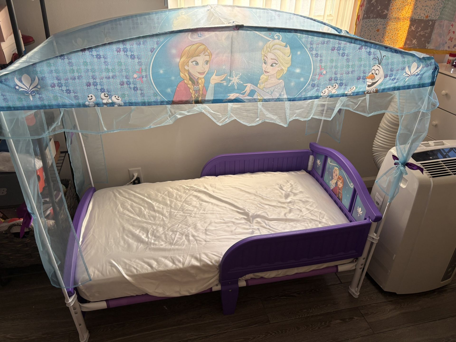 Disney Frozen Toddler bed 
