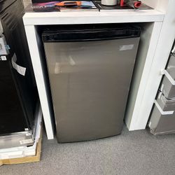 Upright Freezer Brand New With Warranty 
