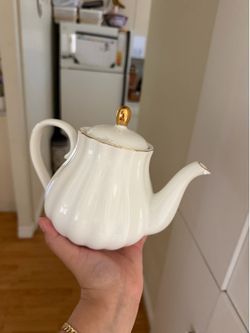 Tea pot