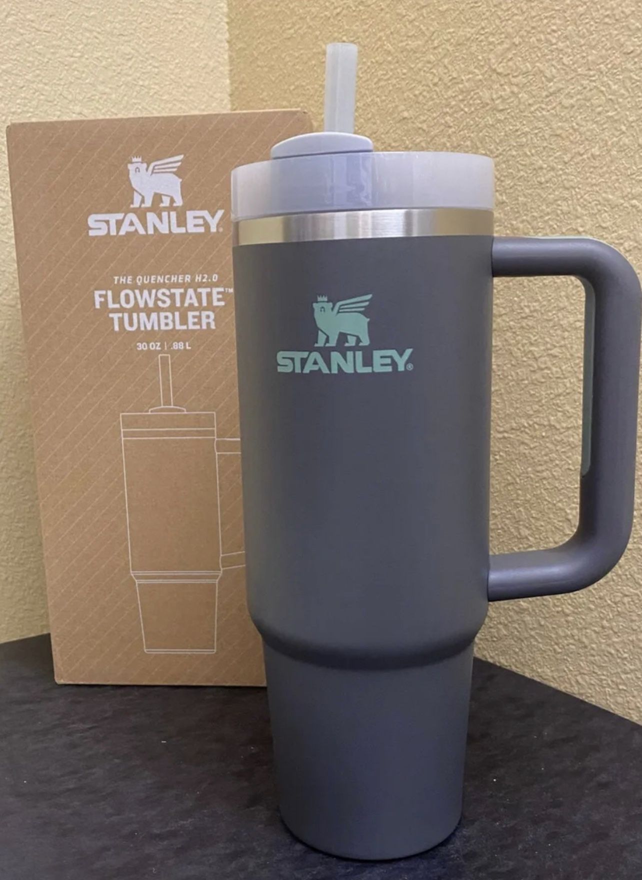 Stanley Adventure Quencher 30oz Charcoal