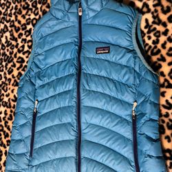 Patagonia Women’s Down puffer vest Size medium