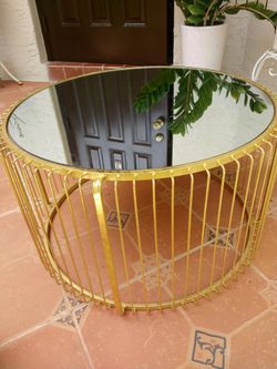 Beautiful coffee and side tables. Lindas mesas para sala