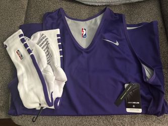 Large Purple NBA NIKE jersey & SOCKS 