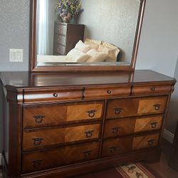 Dresser Whit Mirror 