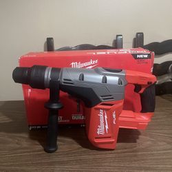 Milwaukee M18 Fuel 1-9/16” SDS MAX Rotary Hammer 
