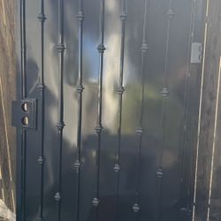 Side Gate New At A Vwry Low Price