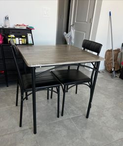 Small Dinning Table and 2 chairs very good condition