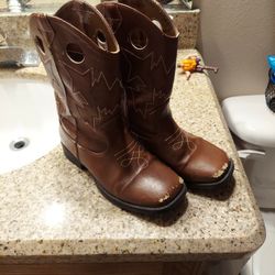 Youth Boys Size 2 Used Boots