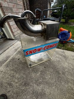 Snow cone machine
