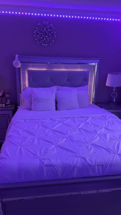 Bed/Vanity/ two night stands NO mattress