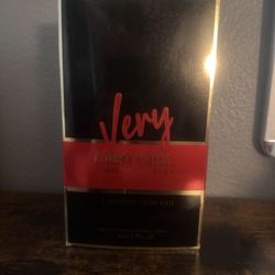 Carolina Herrera Very Good Girl Perfume - Iconic Heel Bottle