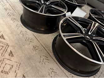 2024 Ford Mustang EcoBoost Premium OEM 18” Wheels & Lug Nuts (Set of 4)