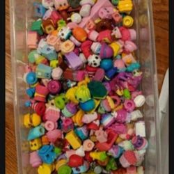 Huge Lot of Shopkins 