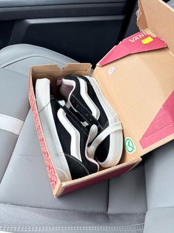 Brand new women’s size 5 vans