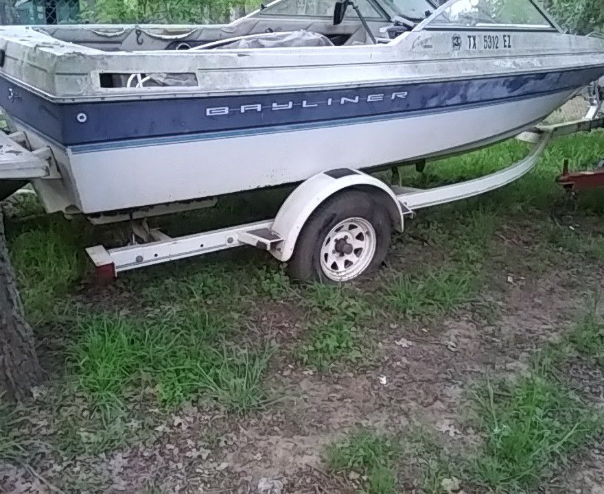 Bayliner trailer 18ft.(boat is JUNK no title)