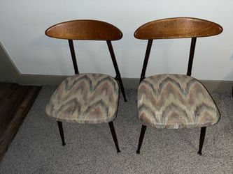 Table and 3 chairs $40 OBO