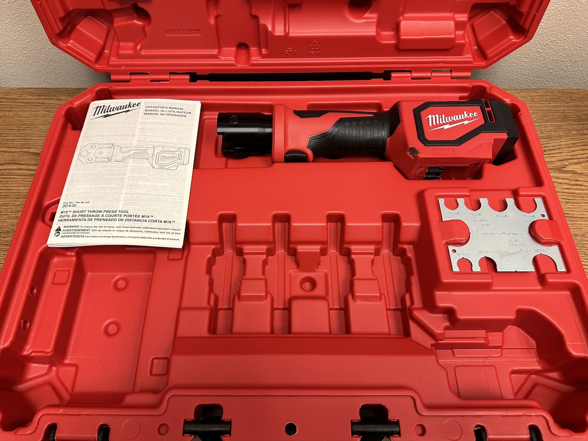 Milwaukee 267420 M18 18V LithiumIon Cordless Short Throw Press Tool