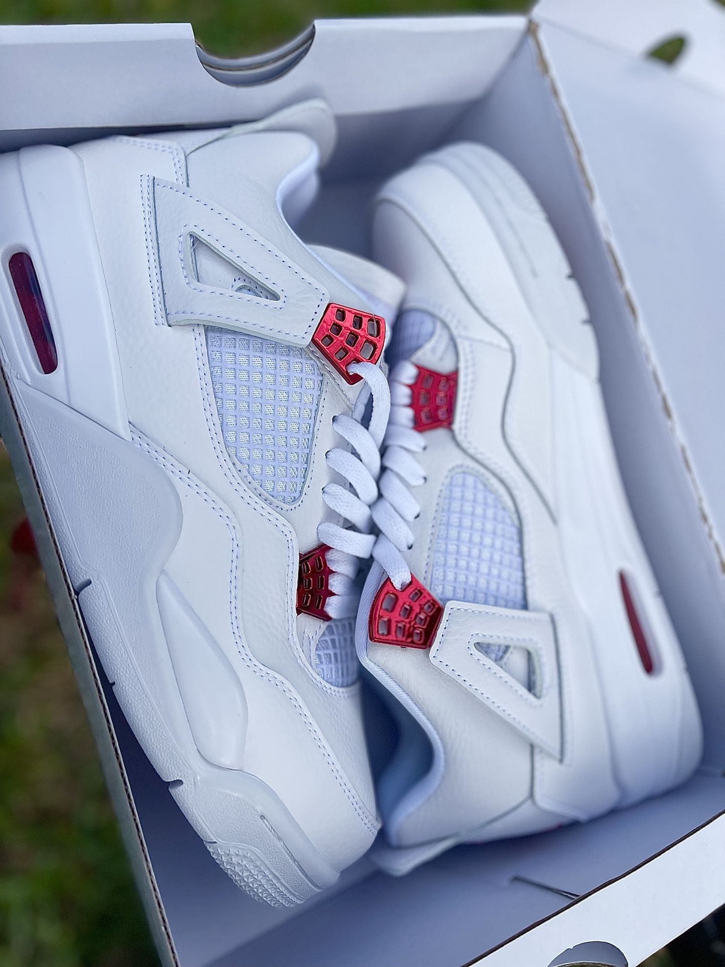 Jordan 4 'Red metallic'