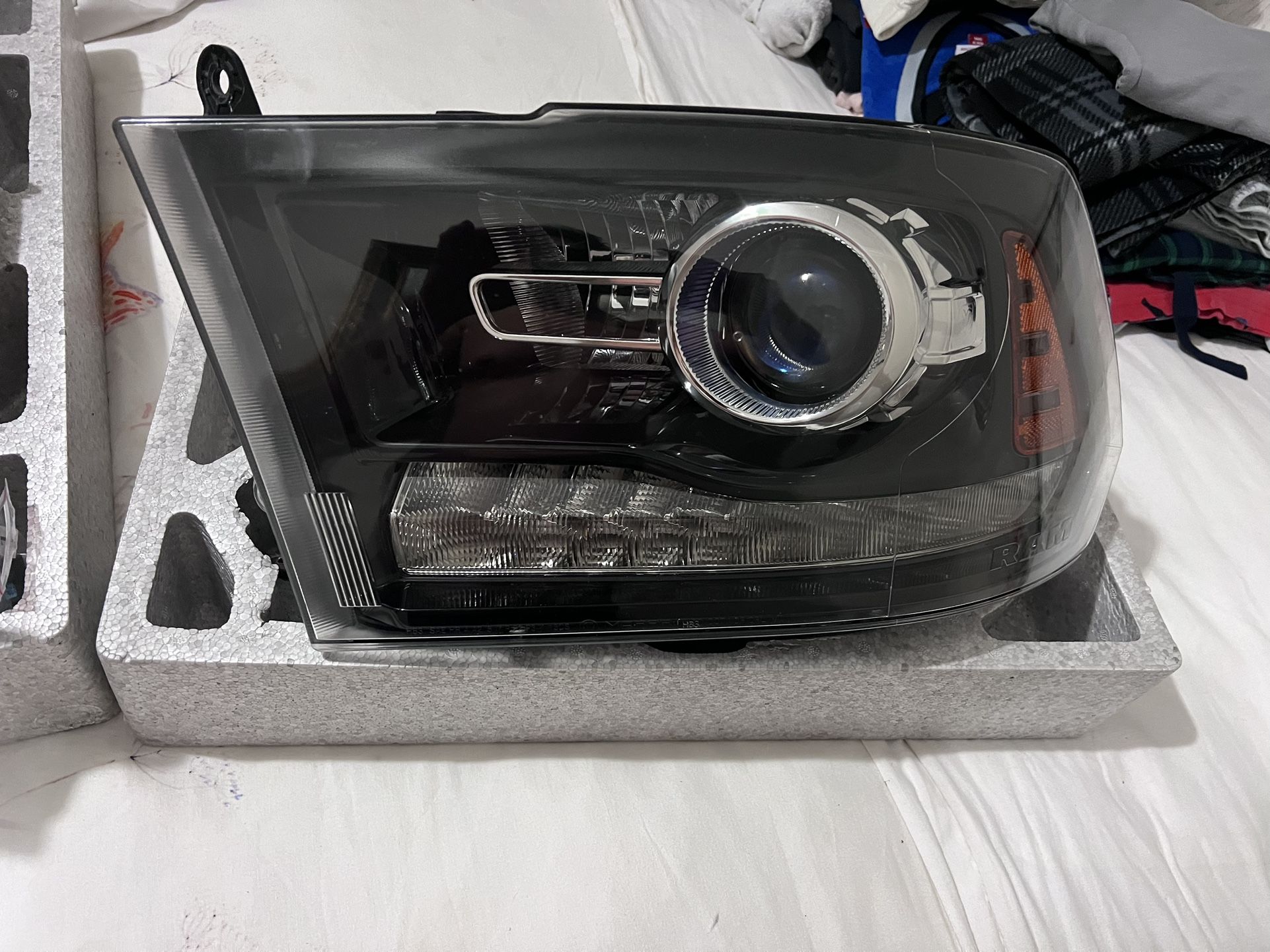 Lt Side Oem 4th Generation Projector Style Headlight