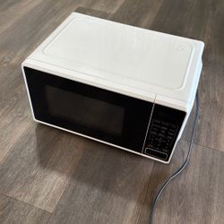 Microwave - 120v AC Plug In - 1100W