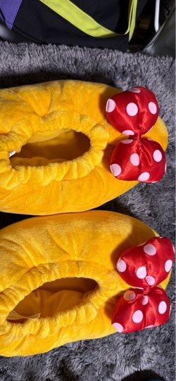 Minnie Mouse slippers Adult Medium like new