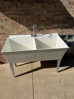 Utility sink