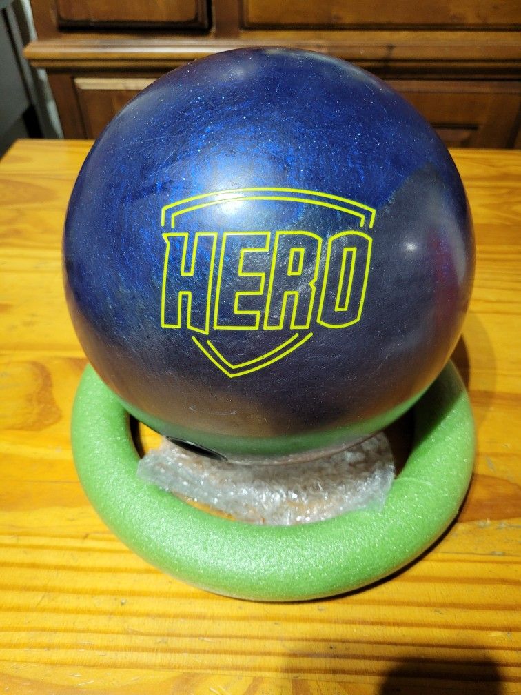 Brunswick Hero Solid Vintage Bowling Ball 15lbs.
