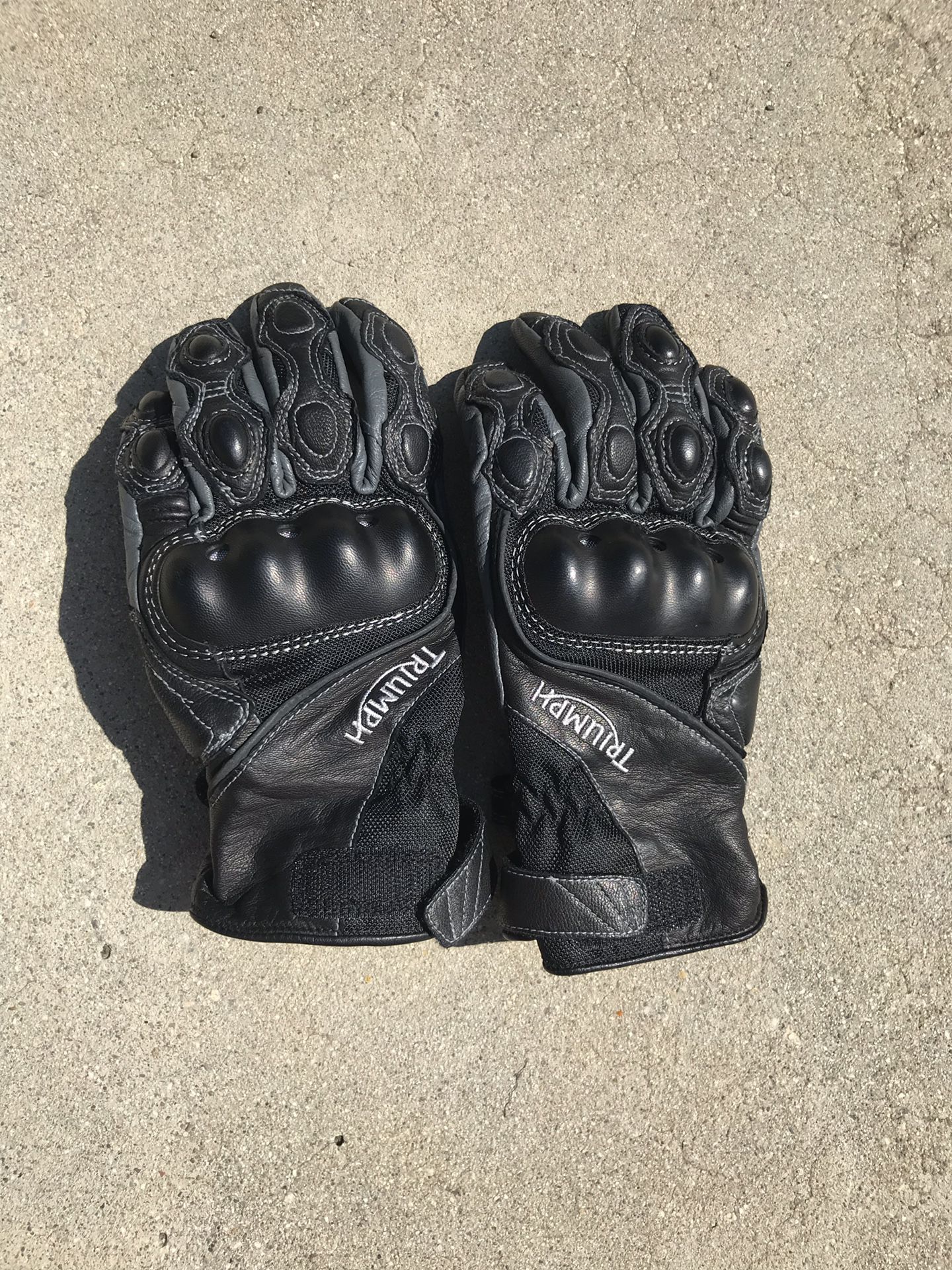 Triumph motorcycle gloves-Medium-never used