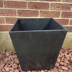 Self Draining Plant Pot