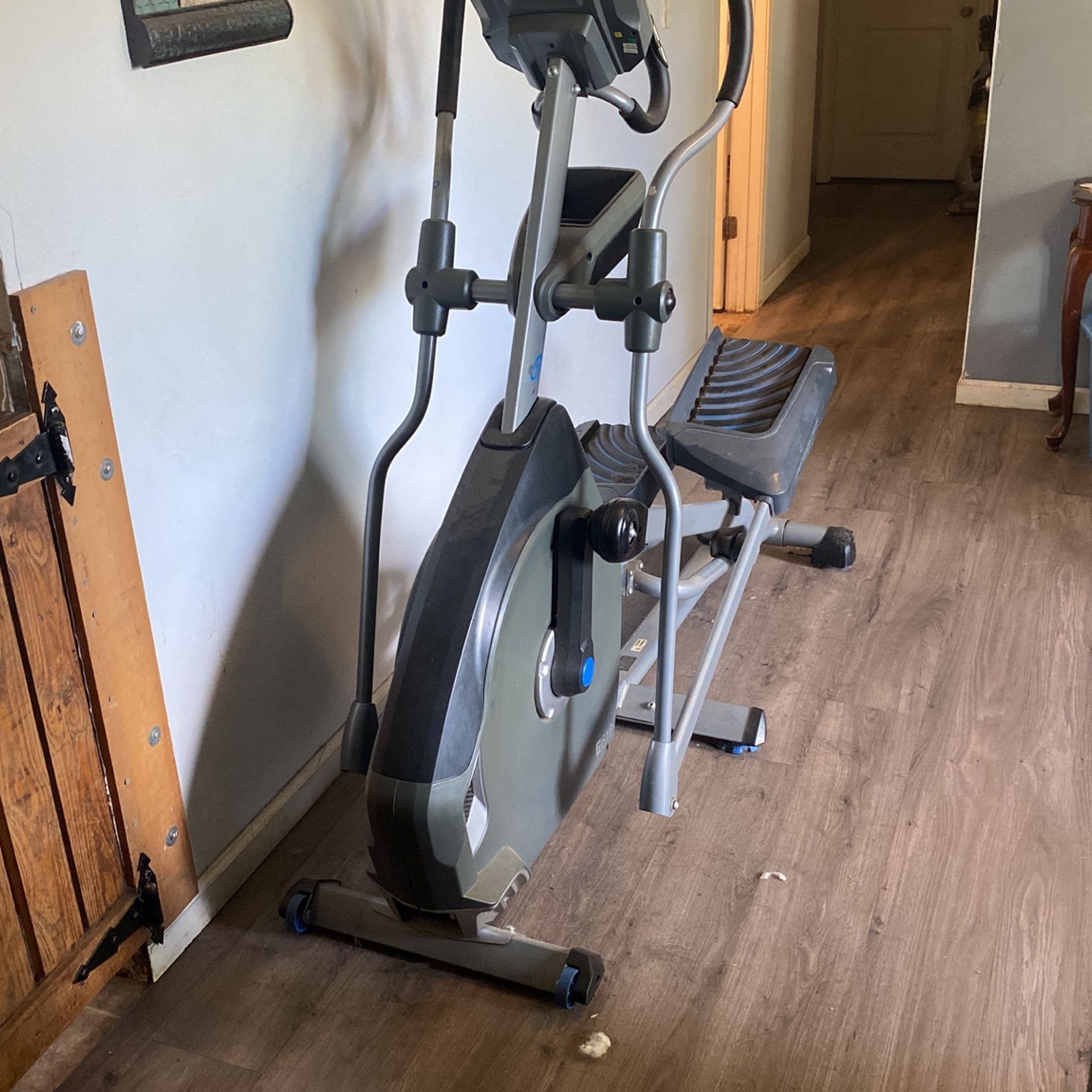 Nautilus Elliptical E616