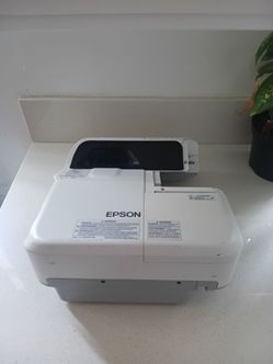 PowerLite 685W Epson projector
