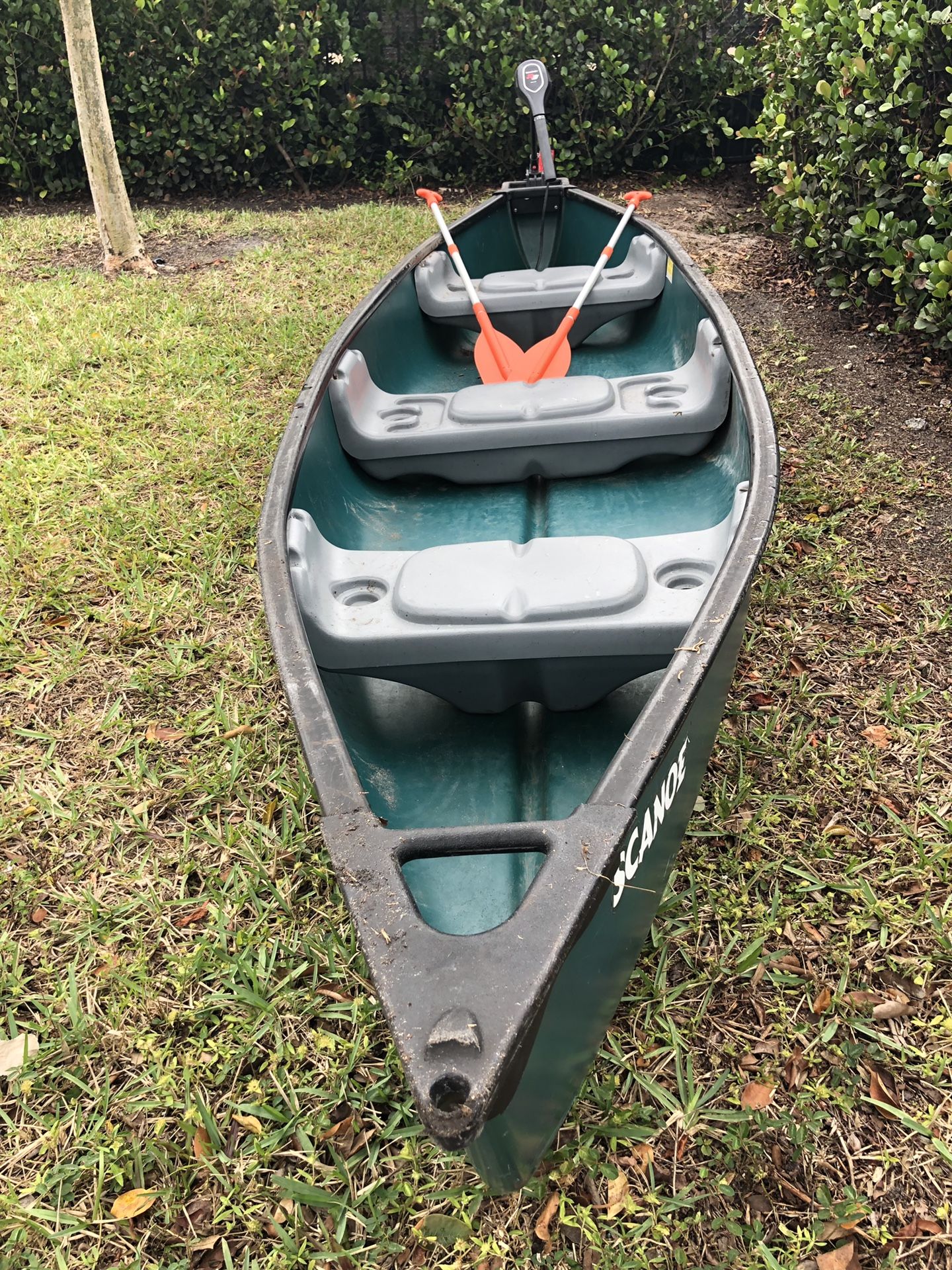 Coleman Scanoe Flat back canoe with trolling motor for Sale in Pompano Beach, FL OfferUp
