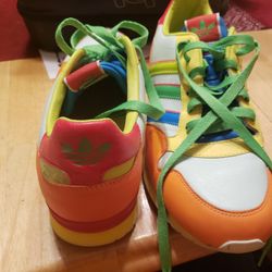 Tennis Adidas Size 9