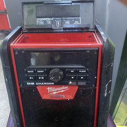 Milwaukee Radio Charger 