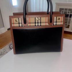 Burberry Purse 