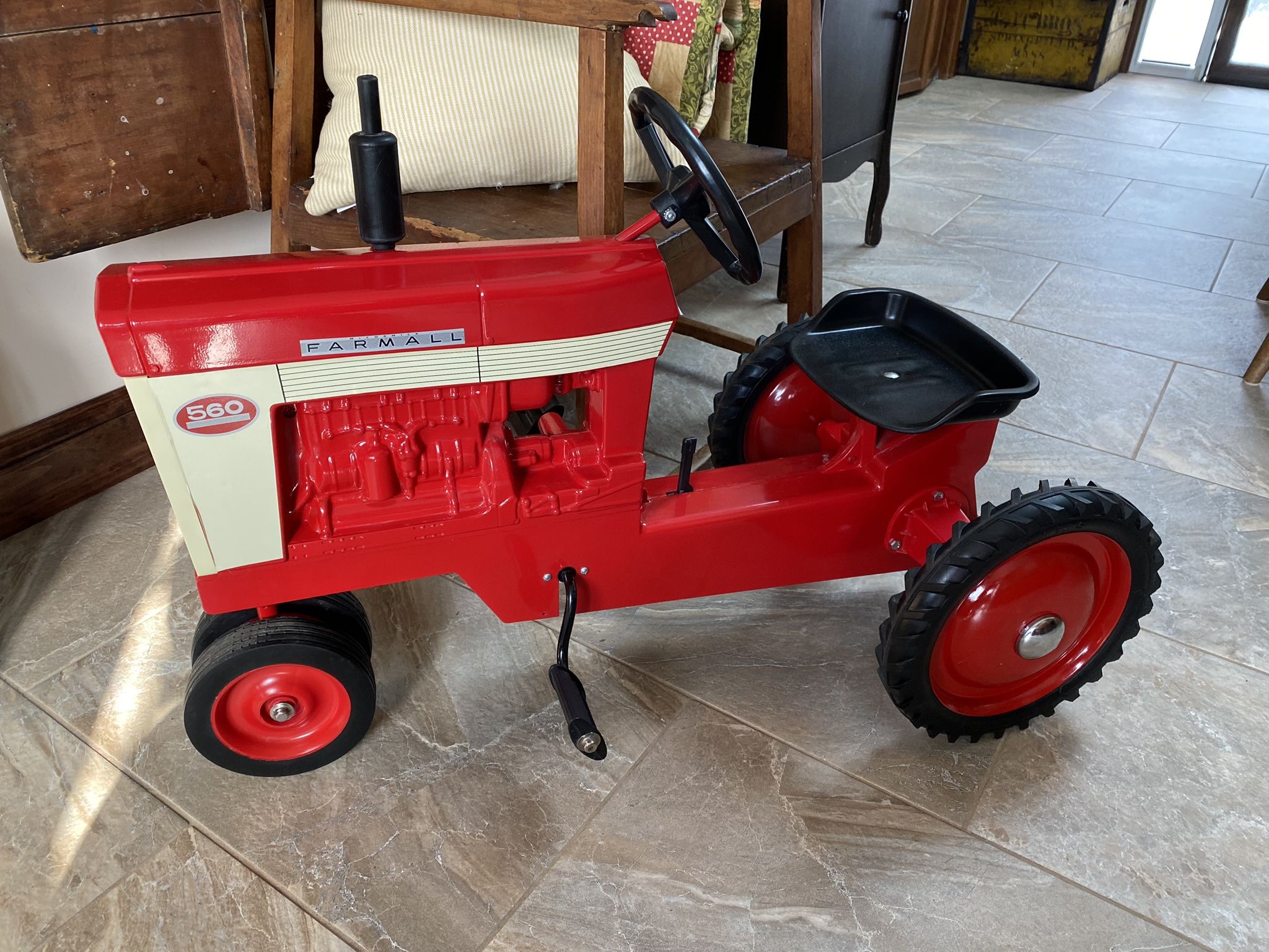 Farmall 560 hotsell pedal tractor