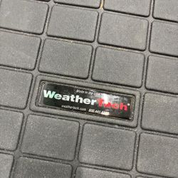 Weather tech Land Rover cargo /truck liner … 43” x 43 “ $60