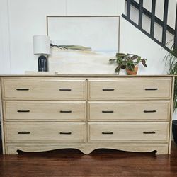 6 Drawer Dresser  -Delivery Available 