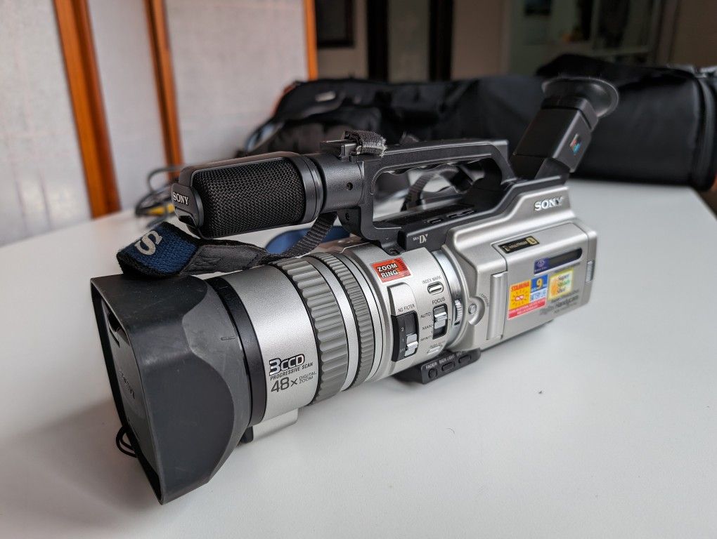 Used Sony Mini DV VX2000 camcorder For Parts